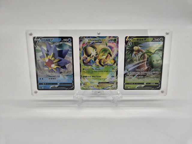 Pokémon kaarten in acryl display met standaard (inclusief 3 kaarten) - afbeelding 1 van  10