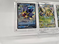 Pokémon kaarten in acryl display met standaard (inclusief 3 kaarten) - afbeelding 4 van  10