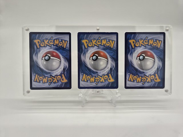 Pokémon kaarten in acryl display met standaard (inclusief 3 kaarten) - afbeelding 7 van  10