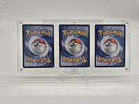 Pokémon kaarten in acryl display met standaard (inclusief 3 kaarten) - afbeelding 7 van  10