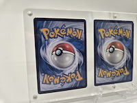 Pokémon kaarten in acryl display met standaard (inclusief 3 kaarten) - afbeelding 8 van  10
