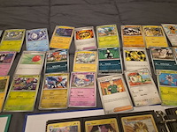 Pokémon kaarten met verzamelblik, rares, veel glimmende kaarten, gevulde mappen en accessoires - afbeelding 3 van  38