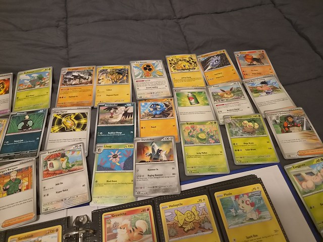 Pokémon kaarten met verzamelblik, rares, veel glimmende kaarten, gevulde mappen en accessoires - afbeelding 4 van  38