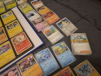 Pokémon kaarten met verzamelblik, rares, veel glimmende kaarten, gevulde mappen en accessoires - afbeelding 5 van  38
