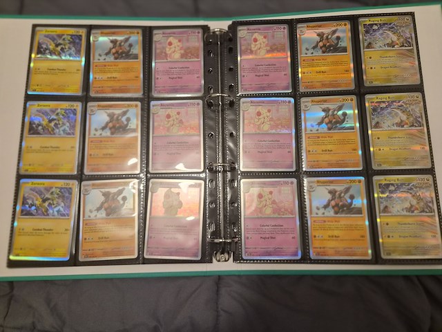 Pokémon kaarten met verzamelblik, rares, veel glimmende kaarten, gevulde mappen en accessoires - afbeelding 11 van  38