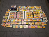 Pokémon kaarten met verzamelblik, rares, veel glimmende kaarten, gevulde mappen en accessoires - afbeelding 1 van  38