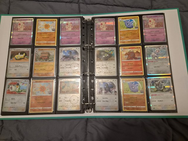Pokémon kaarten met verzamelblik, rares, veel glimmende kaarten, gevulde mappen en accessoires - afbeelding 16 van  38