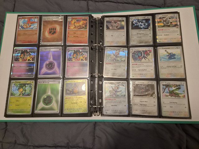 Pokémon kaarten met verzamelblik, rares, veel glimmende kaarten, gevulde mappen en accessoires - afbeelding 17 van  38