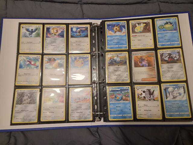 Pokémon kaarten met verzamelblik, rares, veel glimmende kaarten, gevulde mappen en accessoires - afbeelding 22 van  38
