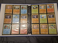 Pokémon kaarten met verzamelblik, rares, veel glimmende kaarten, gevulde mappen en accessoires - afbeelding 24 van  38