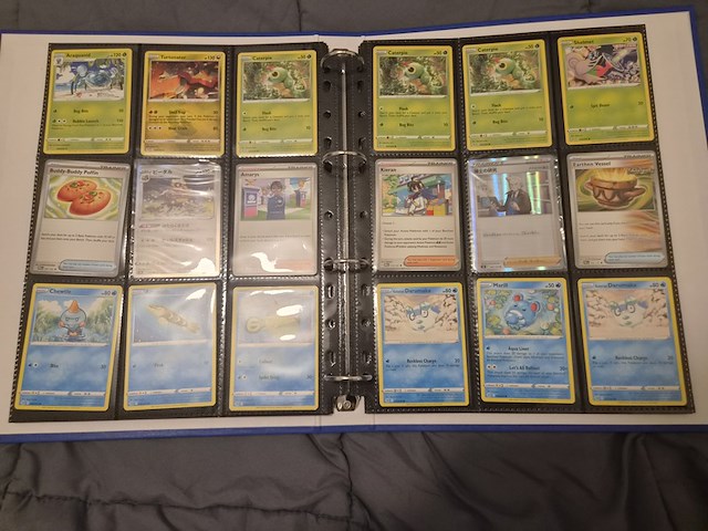 Pokémon kaarten met verzamelblik, rares, veel glimmende kaarten, gevulde mappen en accessoires - afbeelding 27 van  38