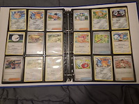 Pokémon kaarten met verzamelblik, rares, veel glimmende kaarten, gevulde mappen en accessoires - afbeelding 28 van  38