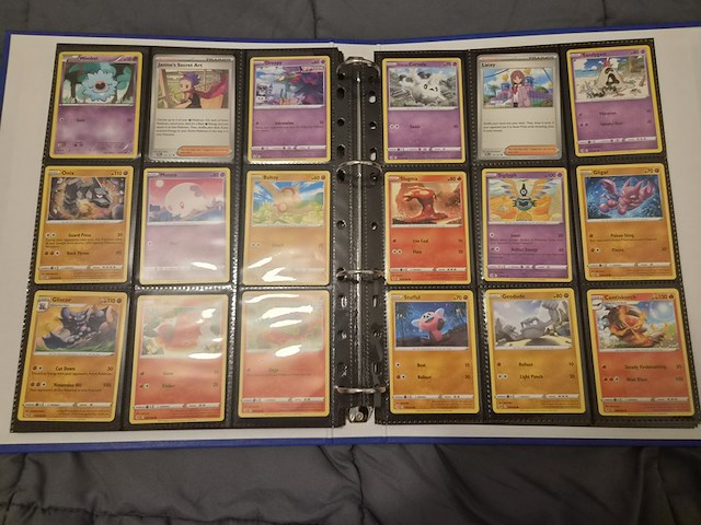 Pokémon kaarten met verzamelblik, rares, veel glimmende kaarten, gevulde mappen en accessoires - afbeelding 29 van  38