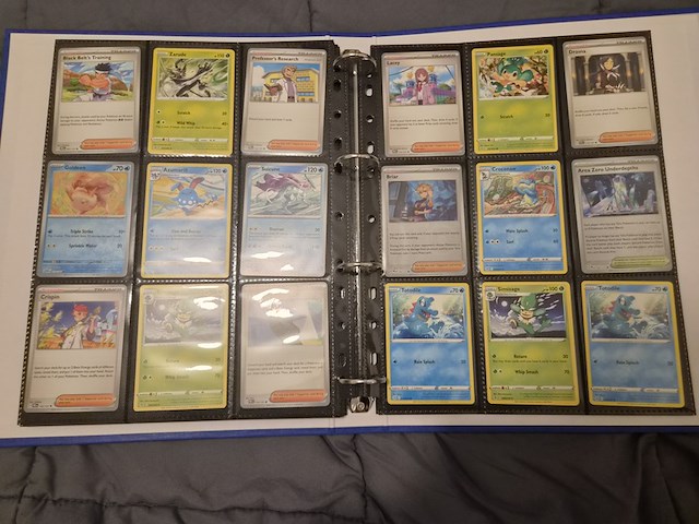Pokémon kaarten met verzamelblik, rares, veel glimmende kaarten, gevulde mappen en accessoires - afbeelding 30 van  38