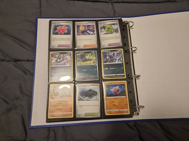 Pokémon kaarten met verzamelblik, rares, veel glimmende kaarten, gevulde mappen en accessoires - afbeelding 32 van  38