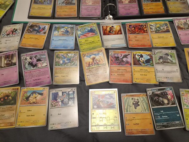 Pokémon kaarten met verzamelblik, rares, veel glimmende kaarten, gevulde mappen en accessoires - afbeelding 34 van  38