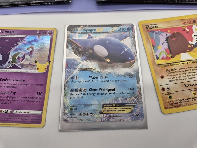 Pokémon kaarten verzameling met map en poké ball opbergblik (incl. rare & vintage kaarten) - afbeelding 17 van  23