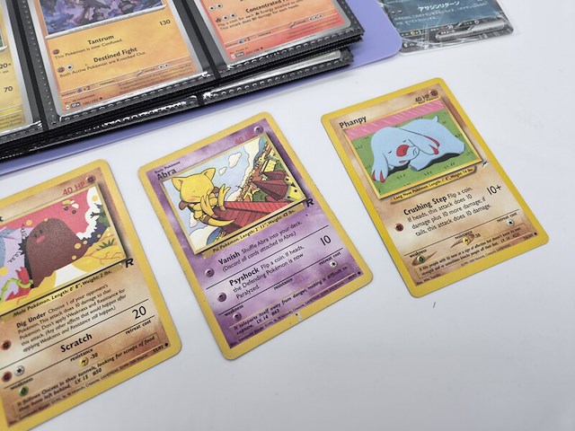 Pokémon kaarten verzameling met map en poké ball opbergblik (incl. rare & vintage kaarten) - afbeelding 18 van  23