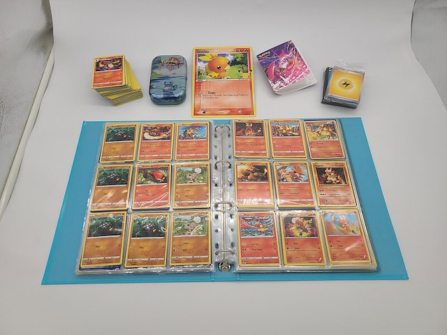 Pokémon kaarten - afbeelding 1 van  25