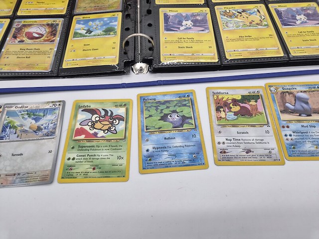 Pokémon kaartencollectie met elite trainer box, vintage/rares/holo en verzamelmap - afbeelding 20 van  26