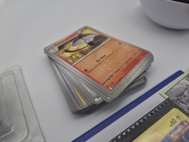 Pokémon kaartencollectie met elite trainer box, vintage/rares/holo en verzamelmap - afbeelding 24 van  26