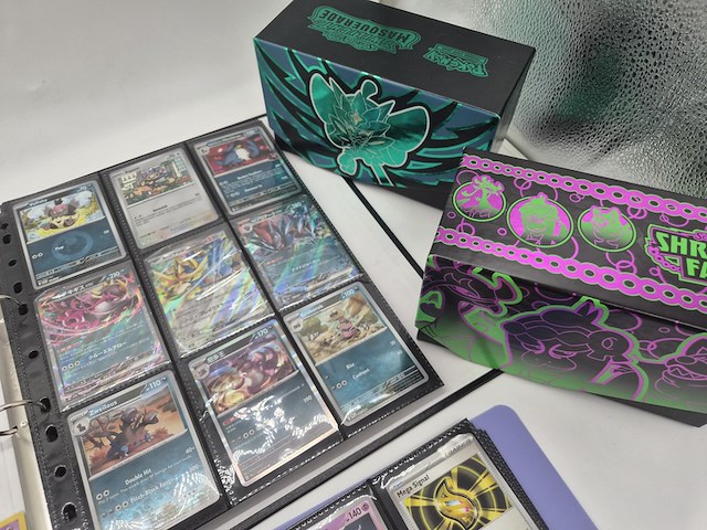 Pokémon kaartencollectie met twee verzamelmappen, vintage, holo en deckboxen - afbeelding 21 van  26