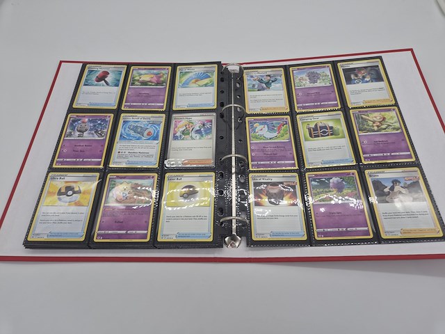 Pokémon kaartenverzameling met map, zeldzame kaarten, losse kaarten, vintage en poké ball-opbergdoos - afbeelding 9 van  18