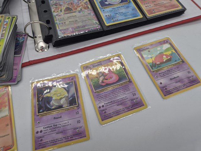Pokémon kaartenverzameling met map, zeldzame kaarten, losse kaarten, vintage en poké ball-opbergdoos - afbeelding 12 van  18