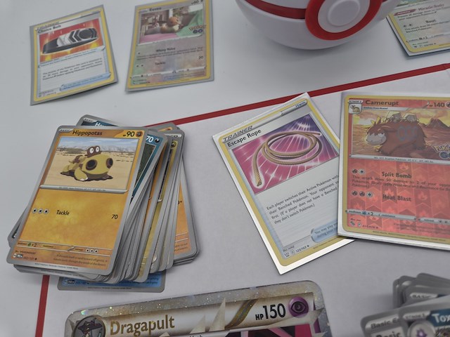Pokémon kaartenverzameling met map, zeldzame kaarten, losse kaarten, vintage en poké ball-opbergdoos - afbeelding 14 van  18
