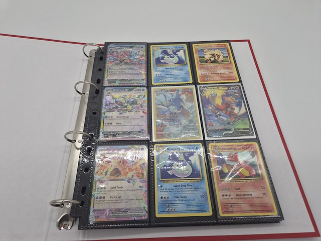 Pokémon kaartenverzameling met map, zeldzame kaarten, losse kaarten, vintage en poké ball-opbergdoos - afbeelding 17 van  18