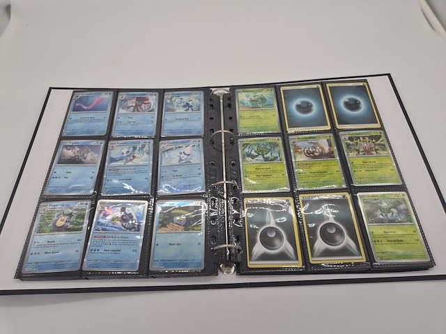 Pokémon kaartenverzameling met o.a. rares, vintage kaarten, holo's, map en poké ball-opbergdoos - afbeelding 7 van  21