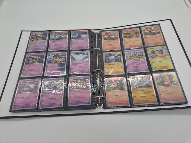Pokémon kaartenverzameling met o.a. rares, vintage kaarten, holo's, map en poké ball-opbergdoos - afbeelding 11 van  21