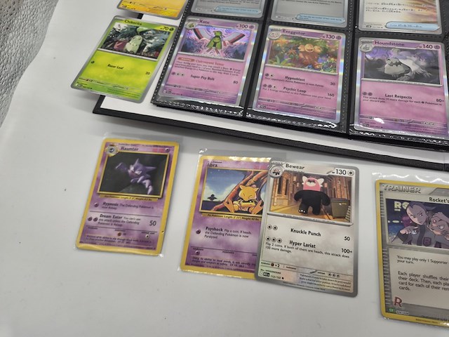 Pokémon kaartenverzameling met o.a. rares, vintage kaarten, holo's, map en poké ball-opbergdoos - afbeelding 12 van  21
