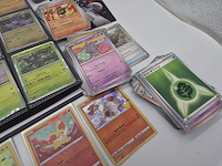 Pokémon kaartenverzameling met o.a. rares, vintage kaarten, holo's, map en poké ball-opbergdoos - afbeelding 16 van  21