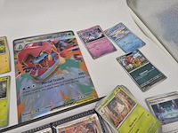 Pokémon kaartenverzameling met o.a. rares, vintage kaarten, holo's, map en poké ball-opbergdoos - afbeelding 18 van  21