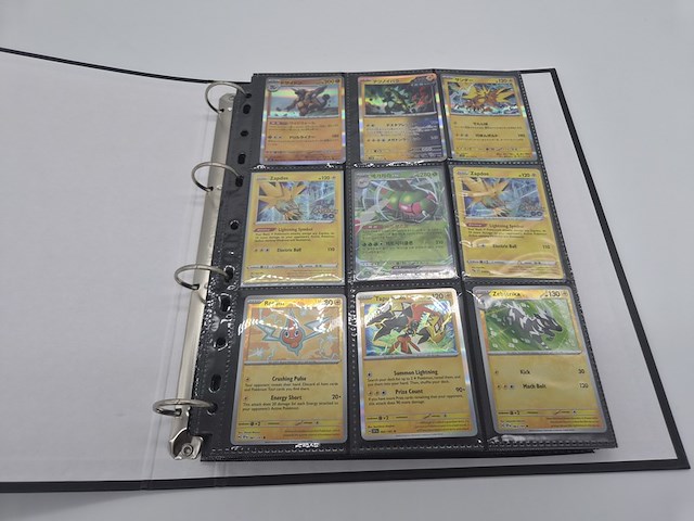 Pokémon kaartenverzameling met o.a. rares, vintage kaarten, holo's, map en poké ball-opbergdoos - afbeelding 21 van  21