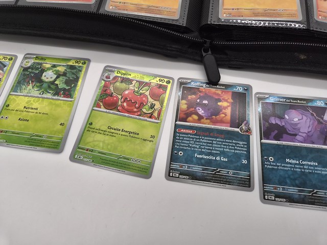 Pokémon kaartenverzameling met verzamelmap en accessoires - afbeelding 30 van  35