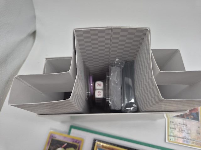 Pokémon kaartenverzameling met vintage kaarten, glimmende kaarten, rares, white flare elite trainer box en map - afbeelding 2 van  23