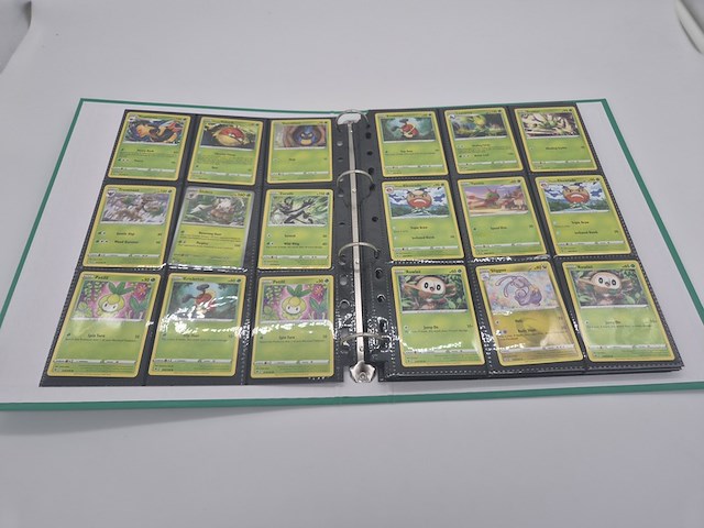 Pokémon kaartenverzameling met vintage kaarten, glimmende kaarten, rares, white flare elite trainer box en map - afbeelding 4 van  23