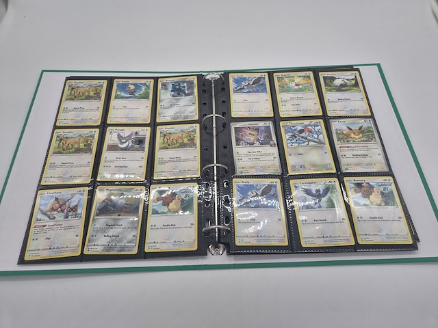Pokémon kaartenverzameling met vintage kaarten, glimmende kaarten, rares, white flare elite trainer box en map - afbeelding 6 van  23