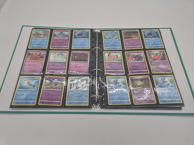 Pokémon kaartenverzameling met vintage kaarten, glimmende kaarten, rares, white flare elite trainer box en map - afbeelding 9 van  23