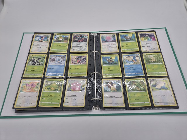 Pokémon kaartenverzameling met vintage kaarten, glimmende kaarten, rares, white flare elite trainer box en map - afbeelding 10 van  23