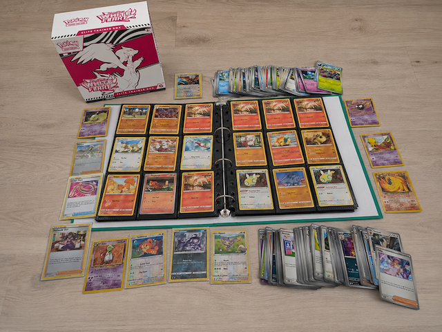Pokémon kaartenverzameling met vintage kaarten, glimmende kaarten, rares, white flare elite trainer box en map - afbeelding 1 van  23