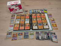 Pokémon kaartenverzameling met vintage kaarten, glimmende kaarten, rares, white flare elite trainer box en map - afbeelding 1 van  23