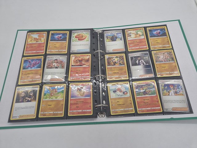Pokémon kaartenverzameling met vintage kaarten, glimmende kaarten, rares, white flare elite trainer box en map - afbeelding 13 van  23