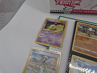 Pokémon kaartenverzameling met vintage kaarten, glimmende kaarten, rares, white flare elite trainer box en map - afbeelding 19 van  23