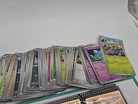 Pokémon kaartenverzameling met vintage kaarten, glimmende kaarten, rares, white flare elite trainer box en map - afbeelding 21 van  23