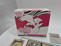 Pokémon kaartenverzameling met vintage kaarten, glimmende kaarten, rares, white flare elite trainer box en map - afbeelding 23 van  23