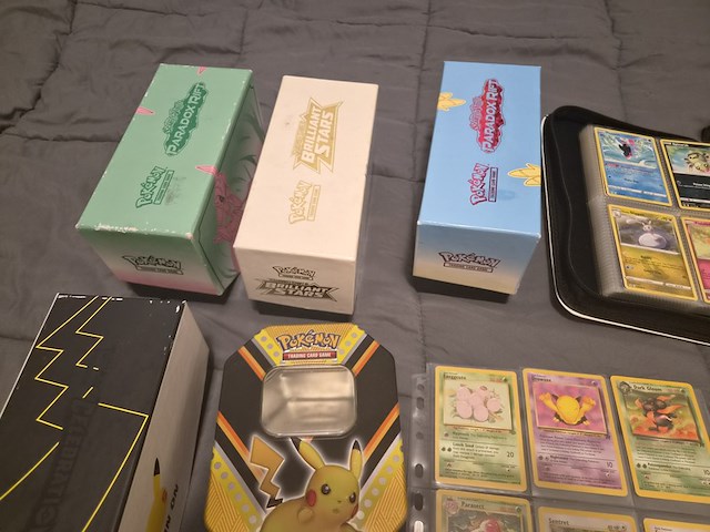 Pokémon map met vele kaarten, veel vintage kaarten en deckboxen - afbeelding 6 van  19