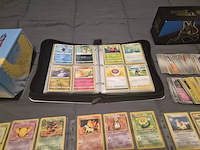 Pokémon map met vele kaarten, veel vintage kaarten en deckboxen - afbeelding 7 van  19